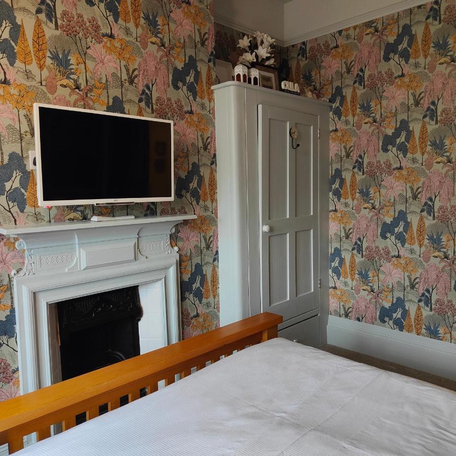 The Corner House Bed & Breakfast Лоустофт Екстериор снимка