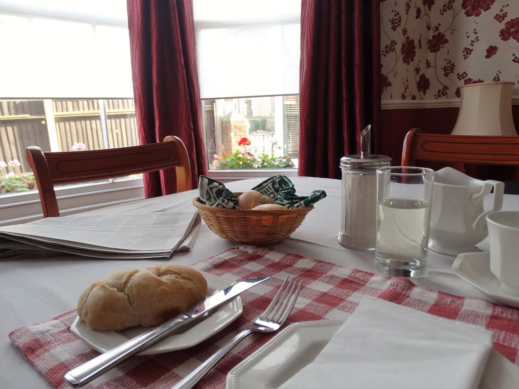 The Corner House Bed & Breakfast Лоустофт Екстериор снимка